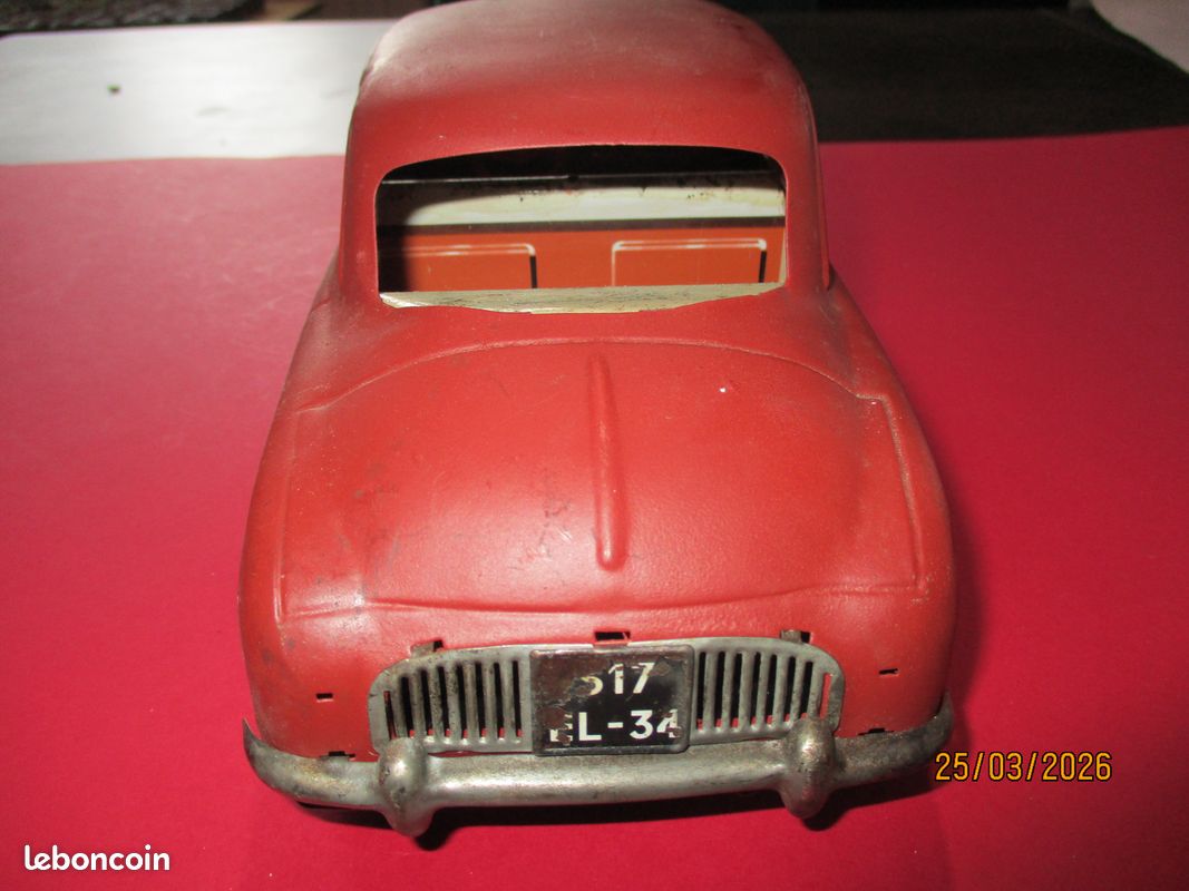 Renault Dauphine. Couleur grise - TOUTES LES PYRÉNÉES