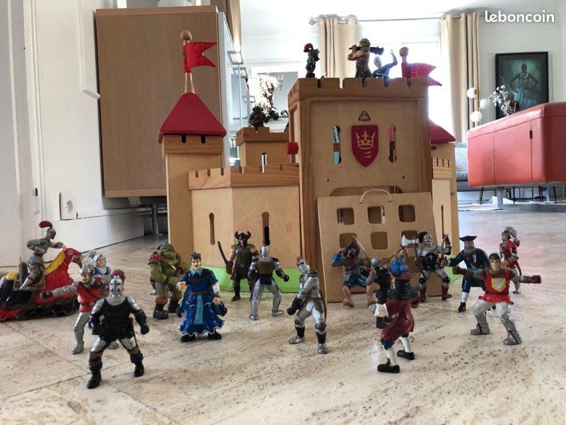 Jeu chateau en bois et figurines soldats (image 2)