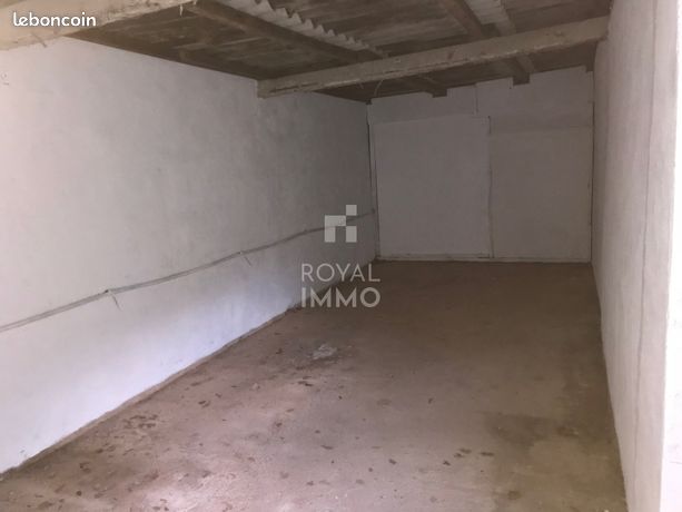 Parking/box 1 pièce 24 m²