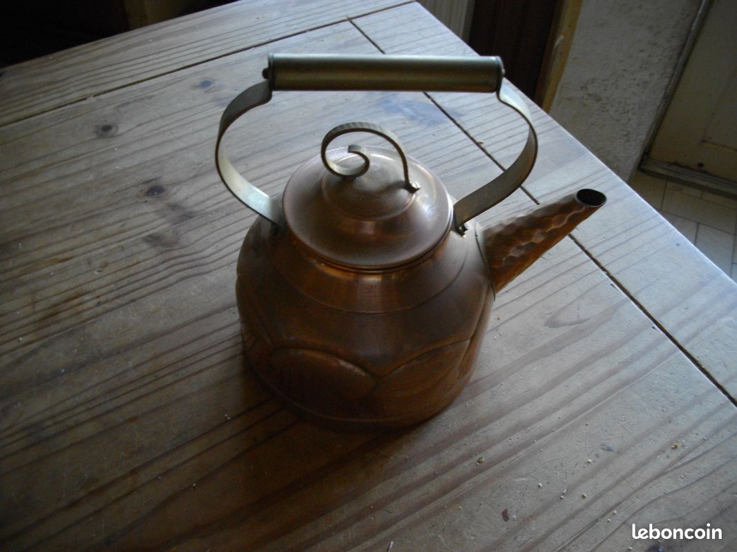 Bouilloire en cuire (image 1)