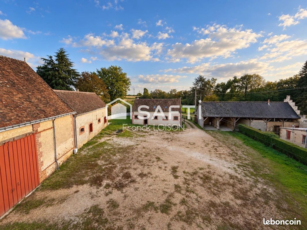 Maison 13 pièces 378 m² · à Château-Renault · 378 m² · 482 000 €