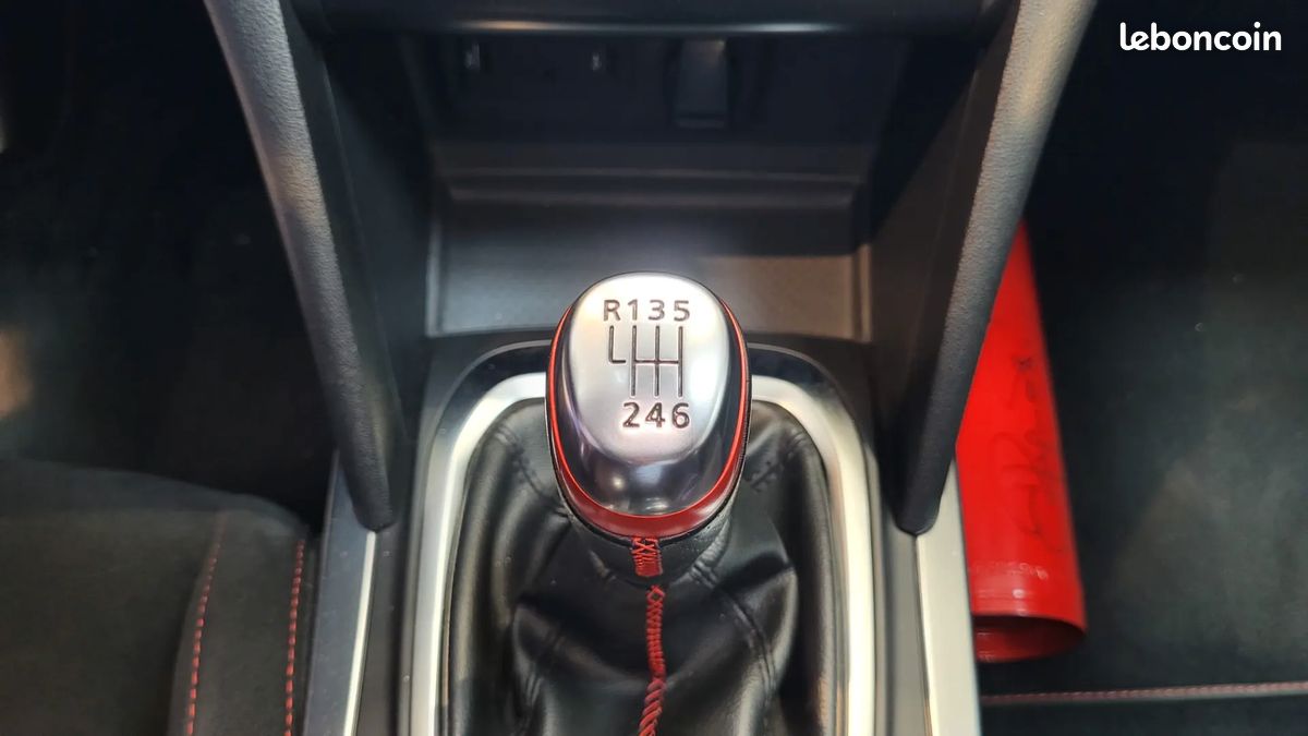 RENAULT Megane 1.8 300ch RS Trophy - 2019 - 48 872 km - CarPlay - Toit ouvrant - Boite mécanique (image 16)