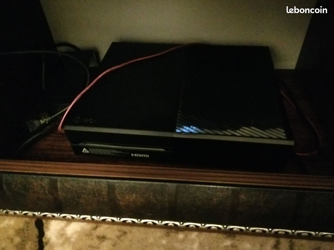 Xbox one avec une manette gta 5 et fifa 20 (image 2)