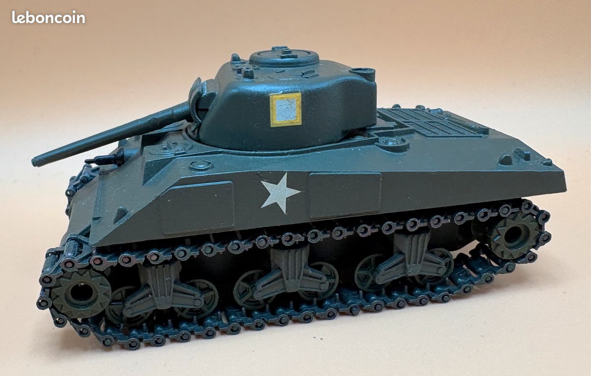 char solido Sherman M4 A3 neuf avec boite + accessoires