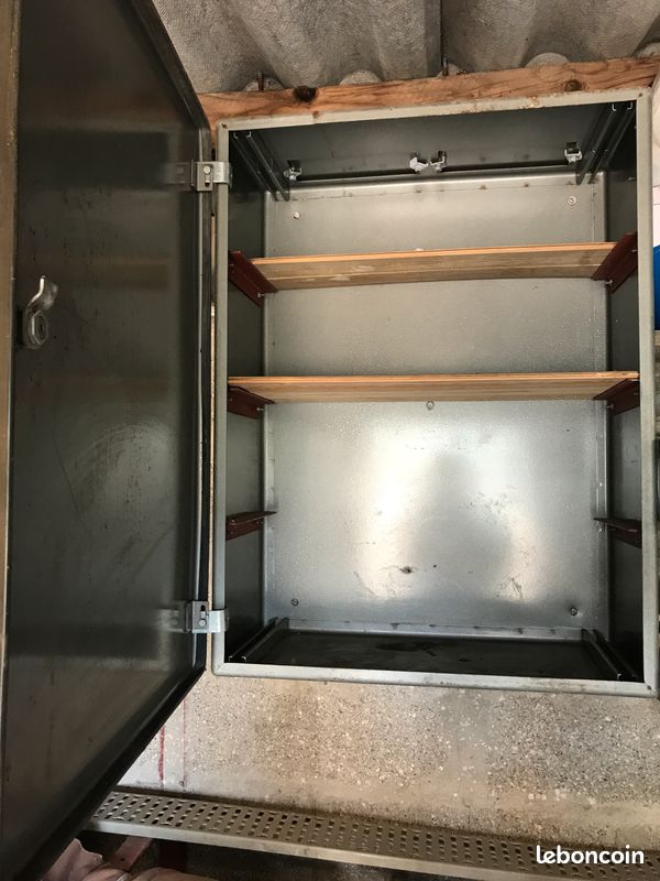 Armoire murale en fer (image 2)