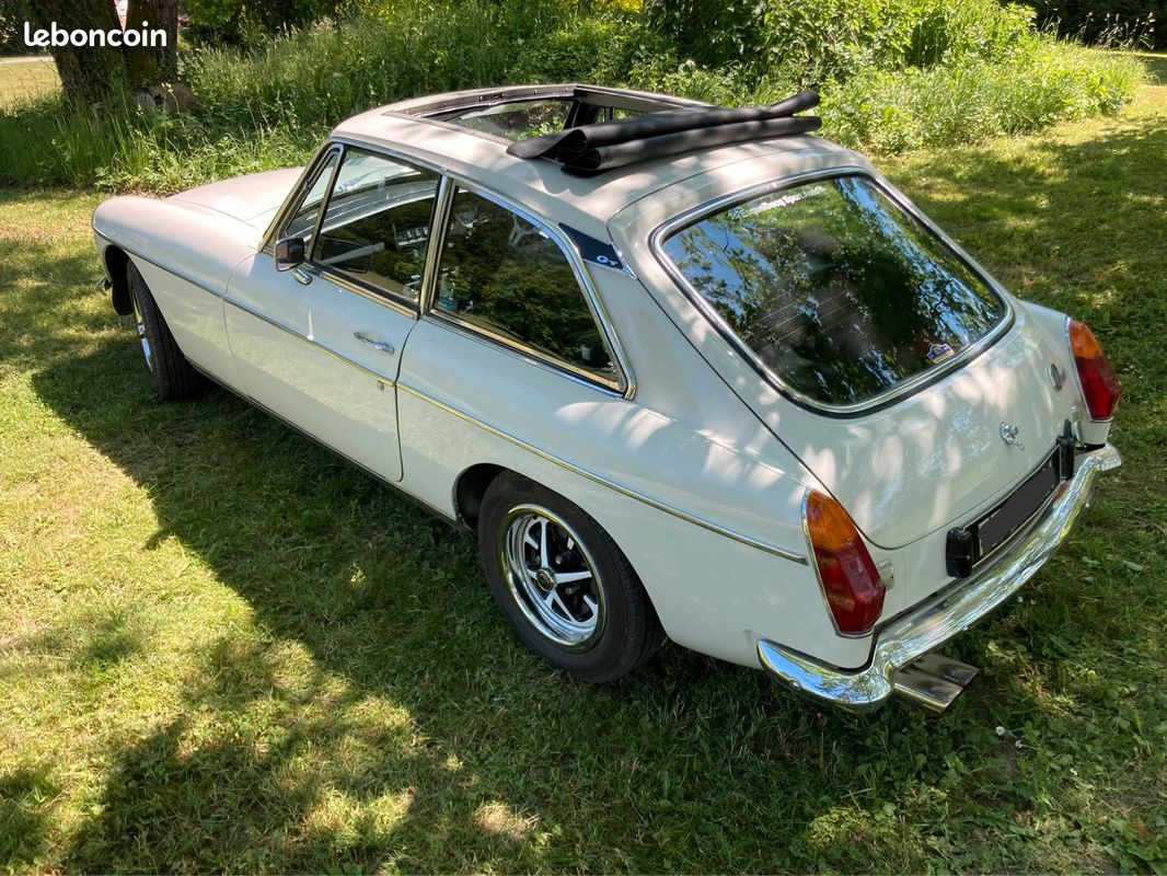 MGB GT avec Webasto - Voitures