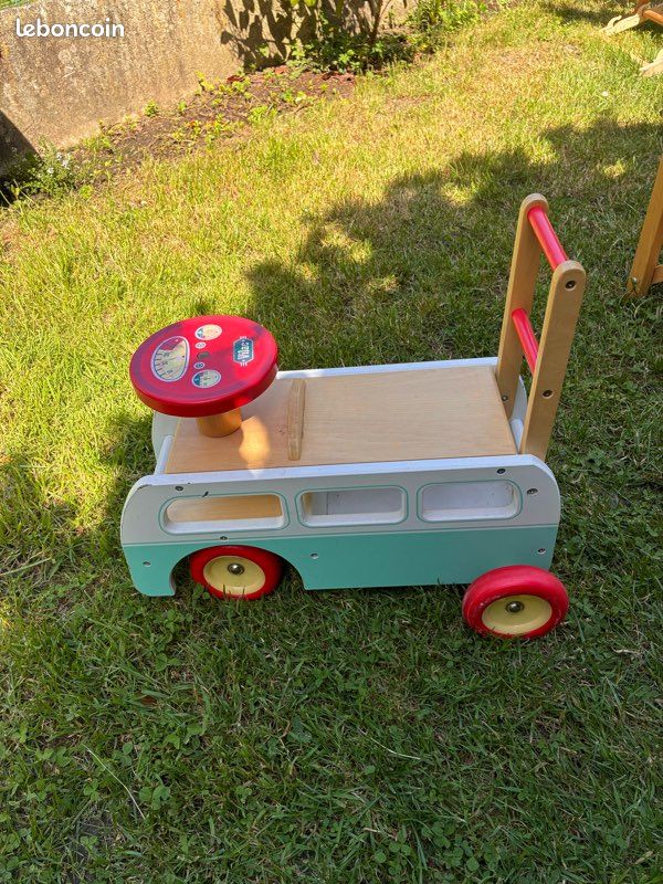 Trotteur en bois (image 1)