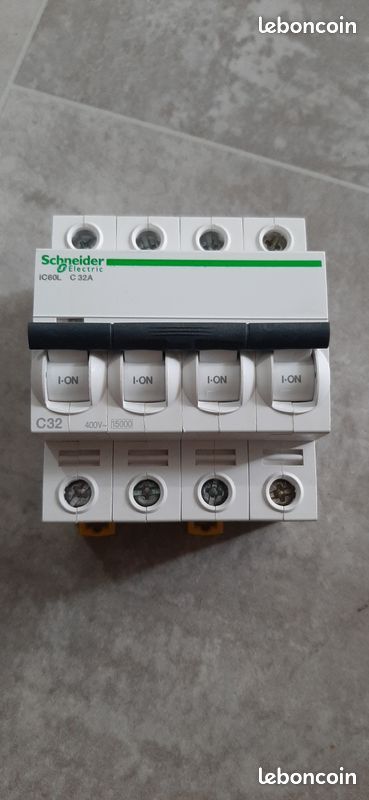 Disjoncteur Schneider iC60L 4P 32A courbe C (image 1)