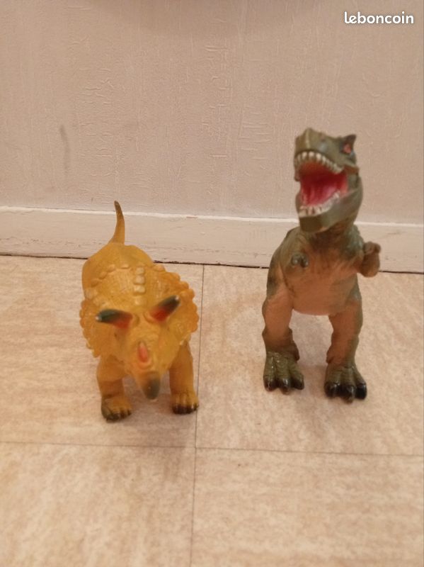 Dinosaures caoutchouc (image 1)