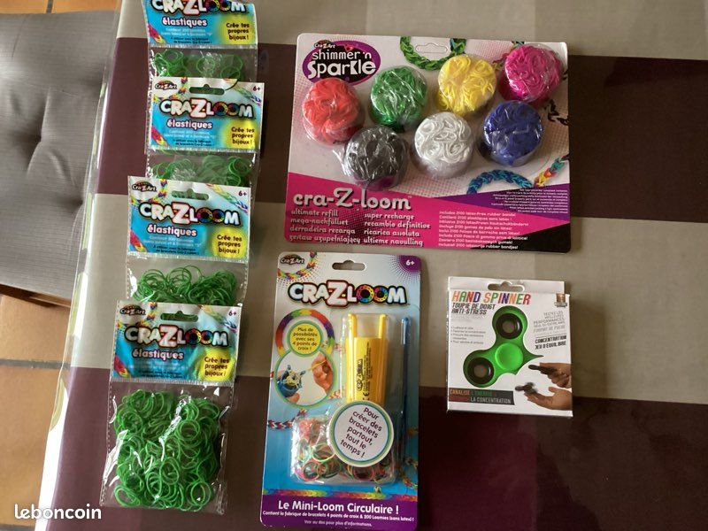 Lot crazloom pour création de bracelets 3500 élastiques plus un hand spiner. Plus le deuxième lot offert profiter (image 1)