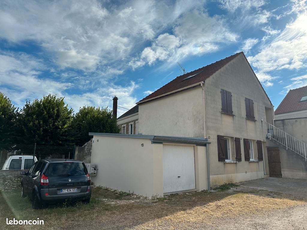 Garage sécurisé · à Trilport · 100 €/mois