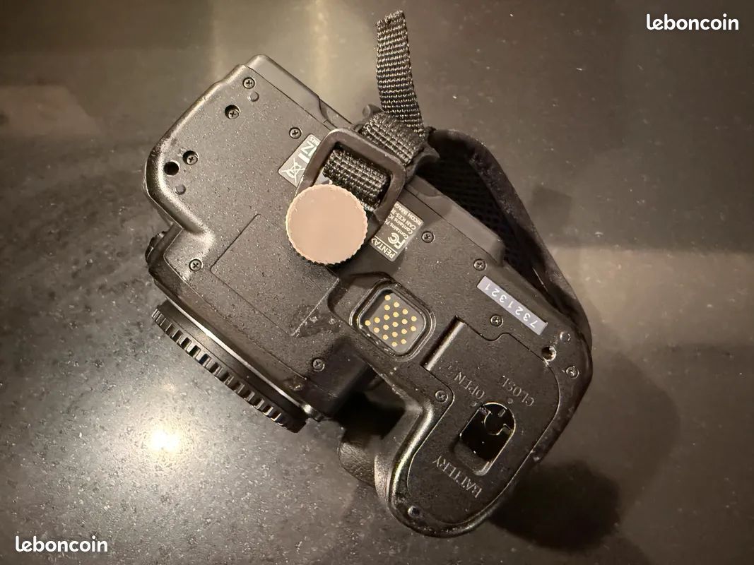 PENTAX K-1 NU avec poignée Grip D-BG6 et plein d'accessoires d'origine (image 3)