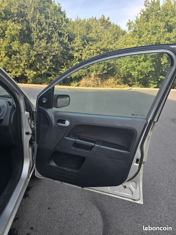 Ford Fusion 1.4 tdci ( Dans l'état ) (image 12)