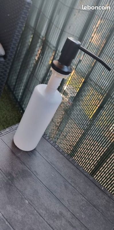 Distributeur de savon encastrable (image 1)
