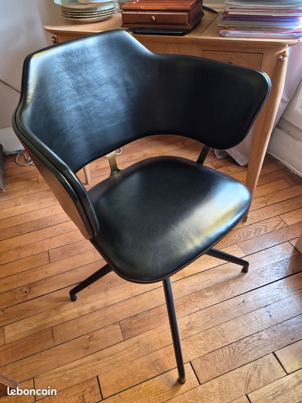 Fauteuil design scandinave ISKU MyFlow – cuir noir & bois – Vertti Kivi (image 1)