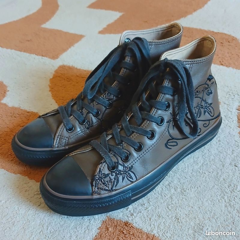 Converse Chuck Taylor All Star - Cuir Montantes Marron - Motifs Brodés | Pointure 41 (image 1)