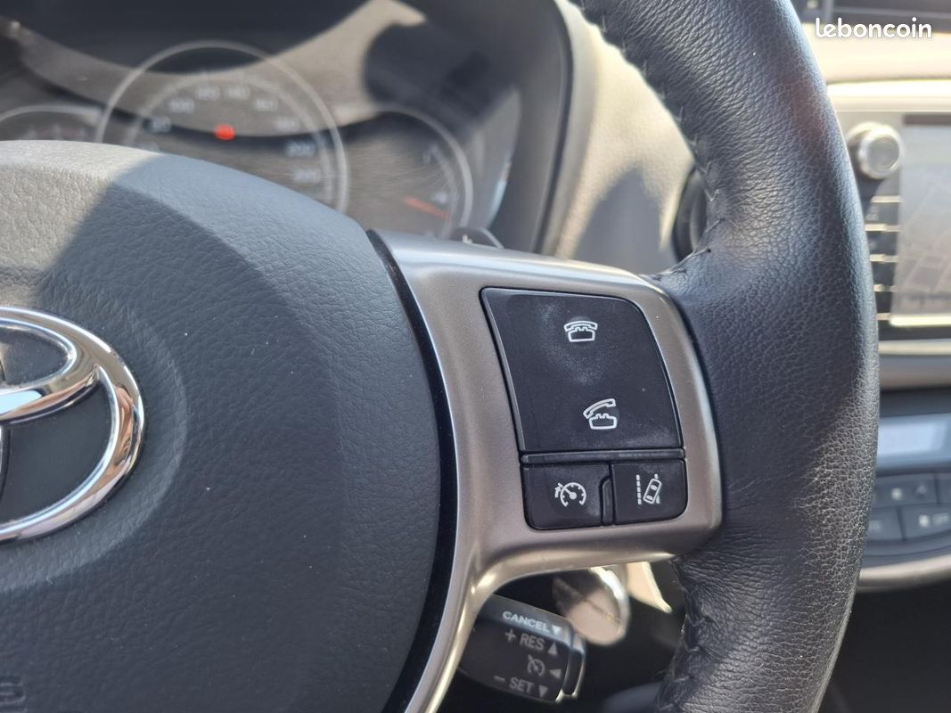 Toyota yaris 1.3 vvti 100 dynamic cvt bva (image 19)