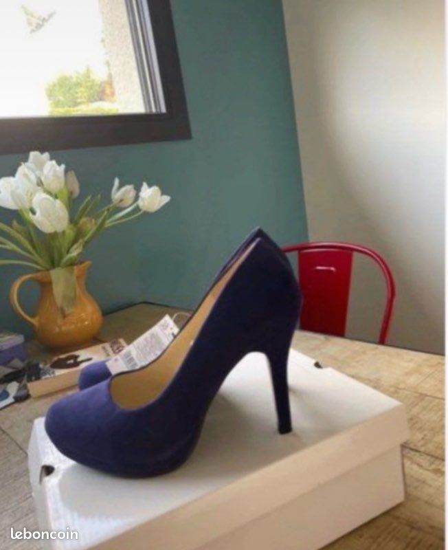Paire de talons taille 38 (image 1)