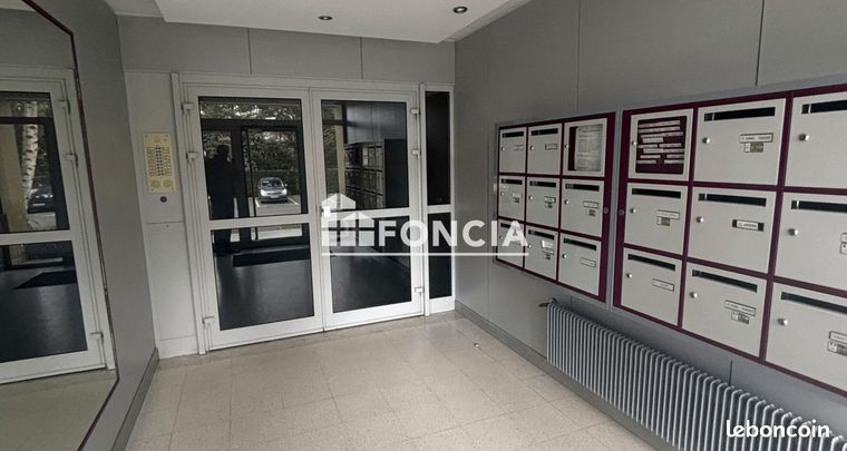 https://img.leboncoin.fr/api/v1/lbcpb1/images/65/a0/8a/65a08aba3dfa4ab4804f6f6c8565bd3e81fe909b.jpg?rule=ad-image