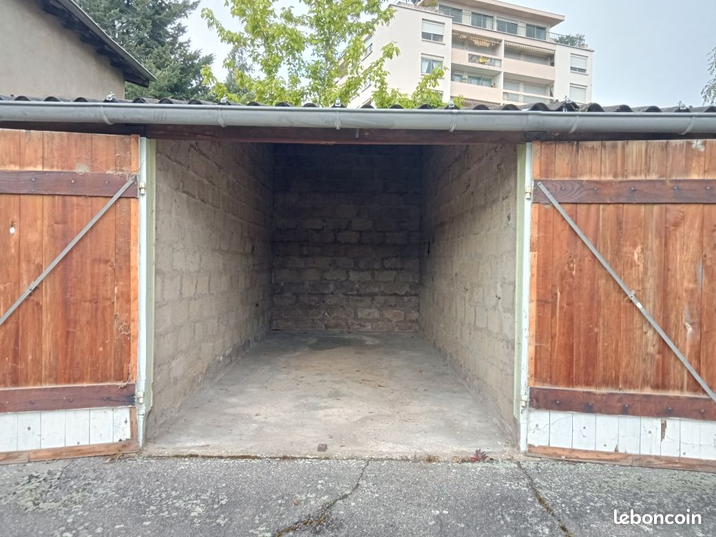 Parking/box MACON · à Mâcon · 60 €/mois