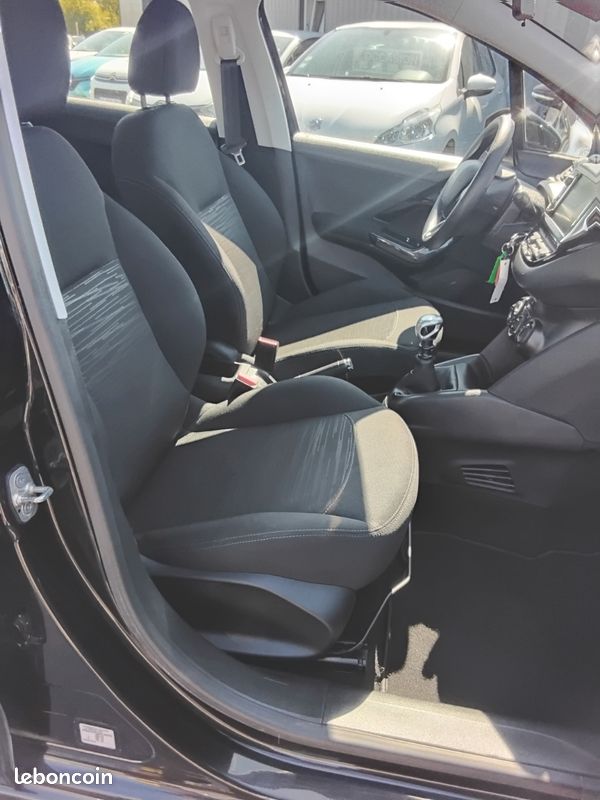 Peugeot 208 1.5 bluehdi 100cv active 5 places Boîte 6 vitesses (image 11)