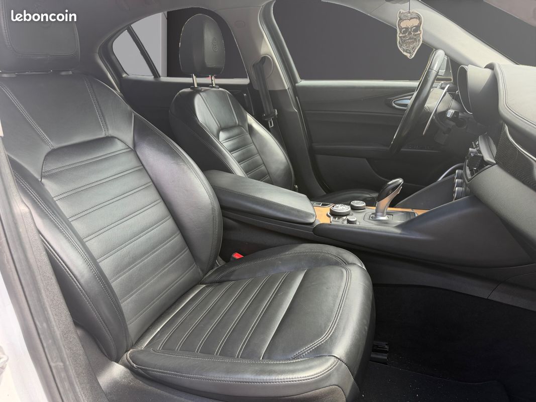 ALFA ROMEO GIULIA 2.2 JTD 180 LUSSO AT 180Ch Garantie 12 mois (image 13)