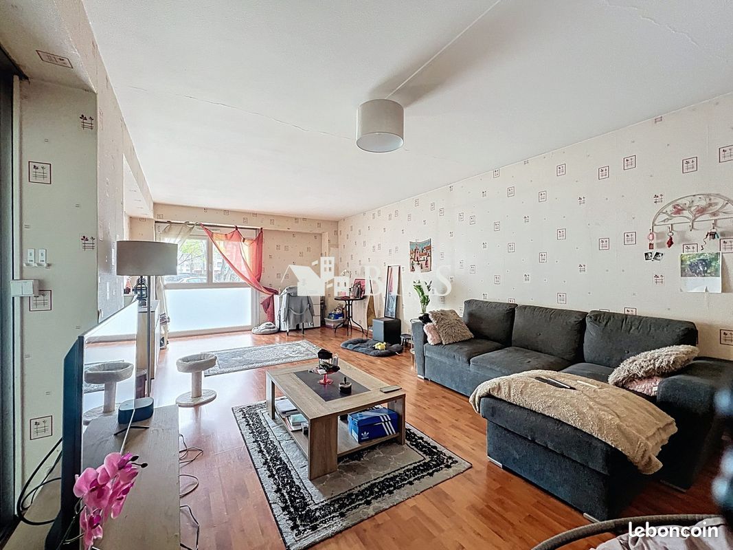 Appartement 3 pièces 76 m² · à Le Petit-Quevilly · 76 m² · 93 000 €