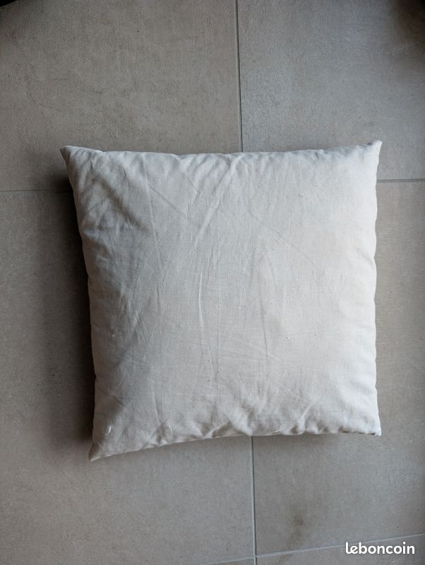 Coussin carré rembourrage plumes (image 2)