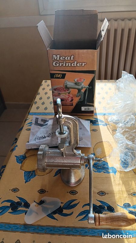 Hachoir à Viande Manuel Vintage Sunnex - Métal Argenté Et Manche En Bois - Très Bon état