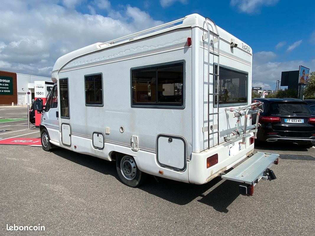 Rapido 730C 6.20m – Gros entretien OK Prêt à voyager Attelage, porte-moto, panneau solaire (image 3)