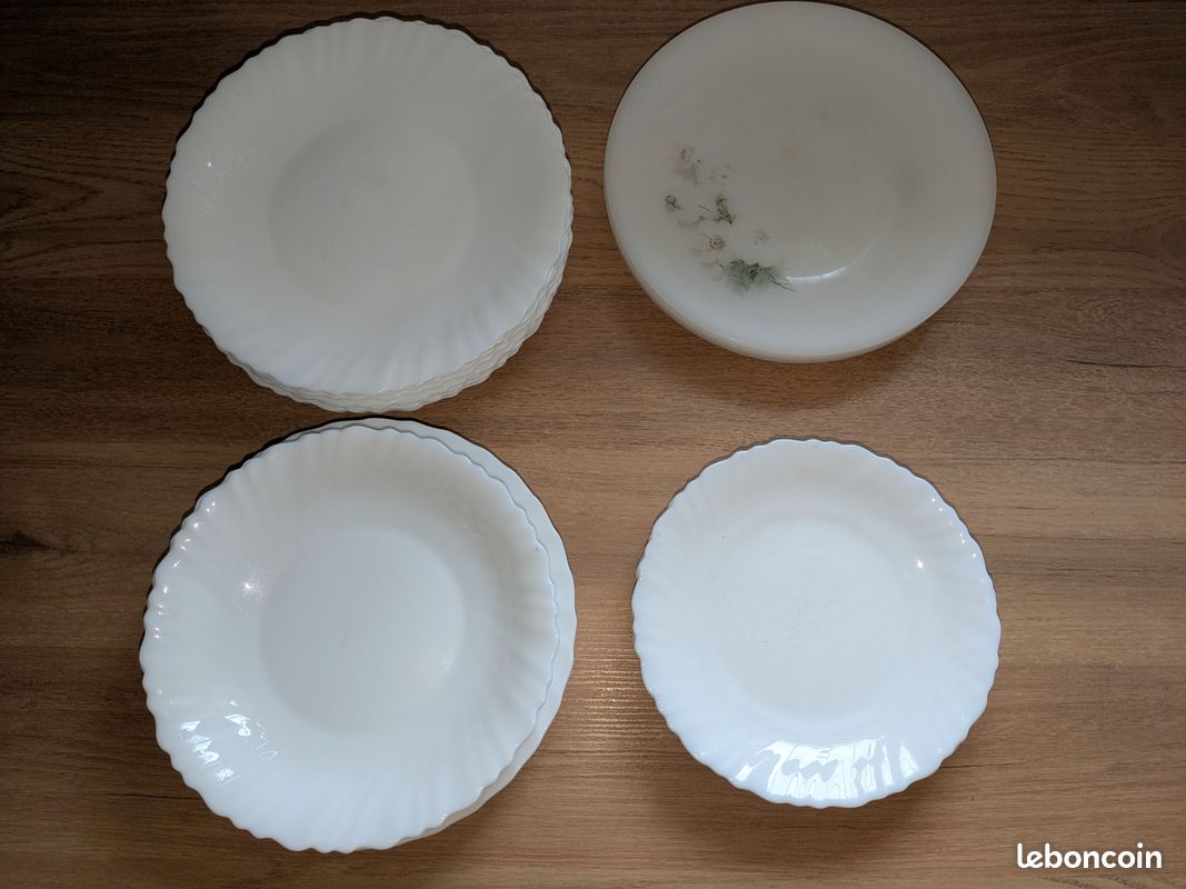 Lot 22 assiettes (plates, à soupe et à dessert) blanches (image 2)
