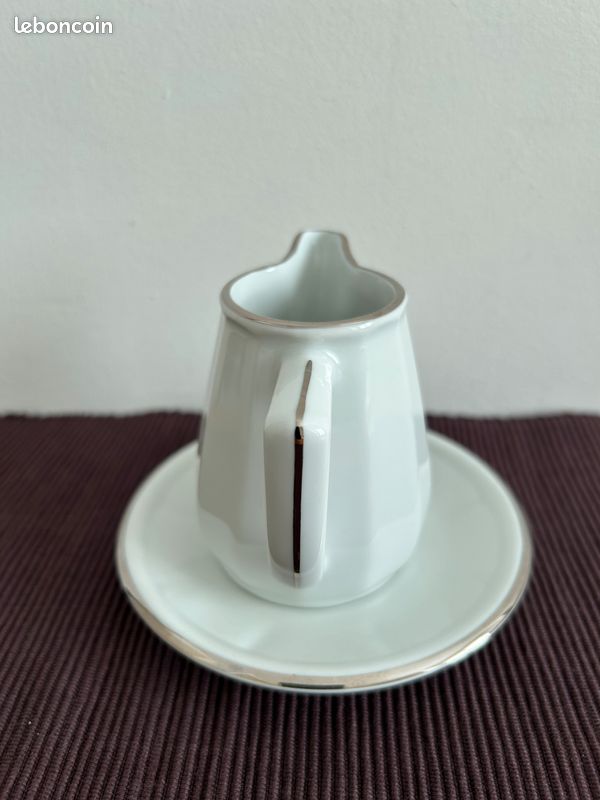 Apilco - joli pot à lait crémier et soucoupe porcelaine, blanc et filet platine/argent (bistrot) (image 6)