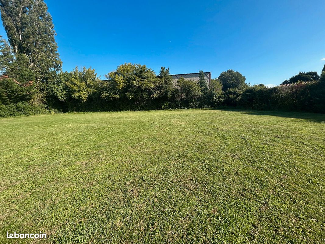 Terrain 1276 m² · à Cabannes · 1 276 m² · 266 000 €