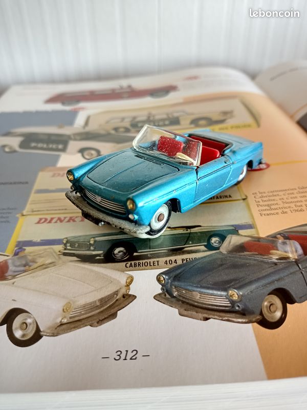 Dinky Toys France Pompe à Essence sur Roues Rare Couleur Bleu Petrole