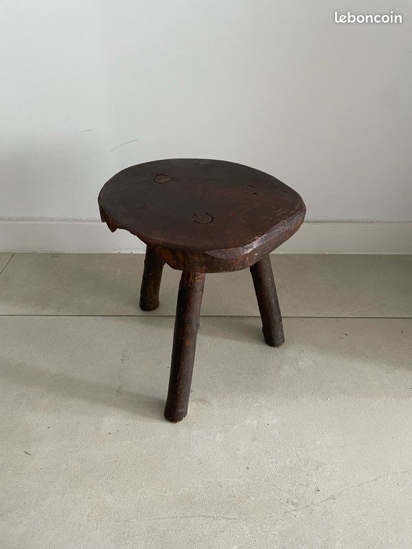 Tabouret brutaliste tripode ancien en bois (image 5)