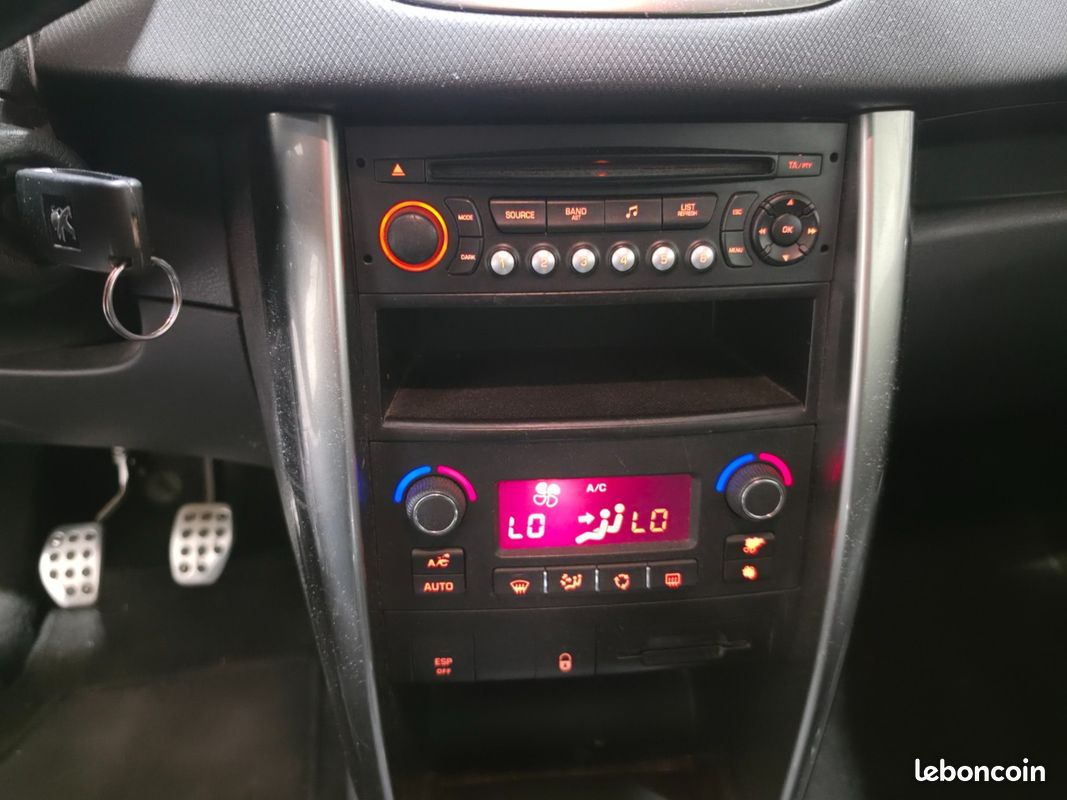PEUGEOT 207 CC 1.6 HDi 112ch FAP BLUE LION Sport (image 9)