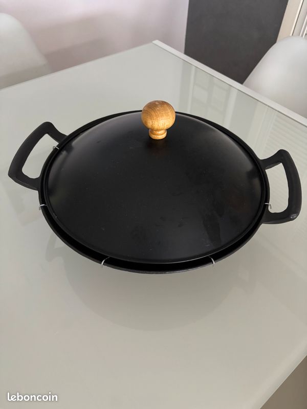 Wok en fonte. Diamettre 36 cm (image 1)