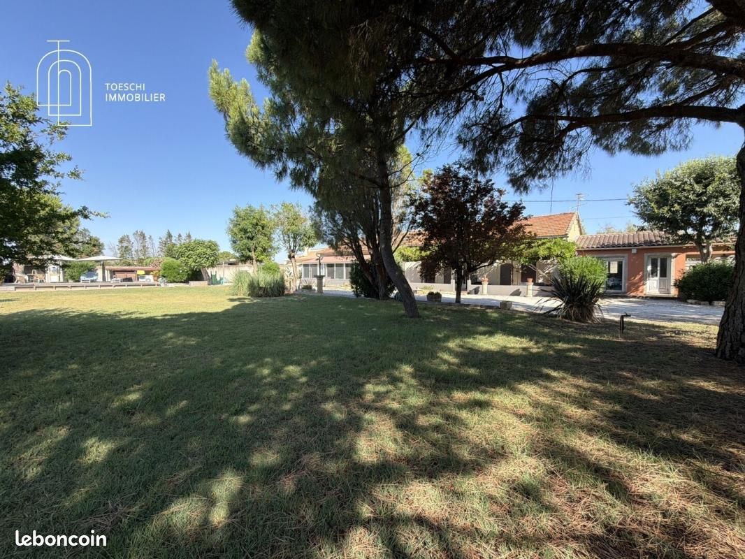 Maison 13 pièces 244 m² · à Arles · 244 m² · 585 000 €