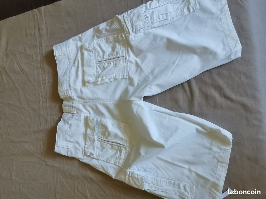 Short blanc
Poches latérales et lien de serrage au genoux
Taille 28
Jamais mis (image 2)