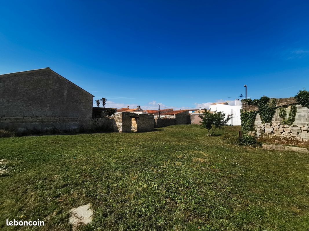 Terrain constructible · à La Brée-les-Bains · 110 000 €