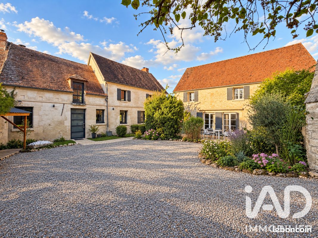 Maison 12 pièces 321 m² · à Foulangues · 321 m² · 759 000 €