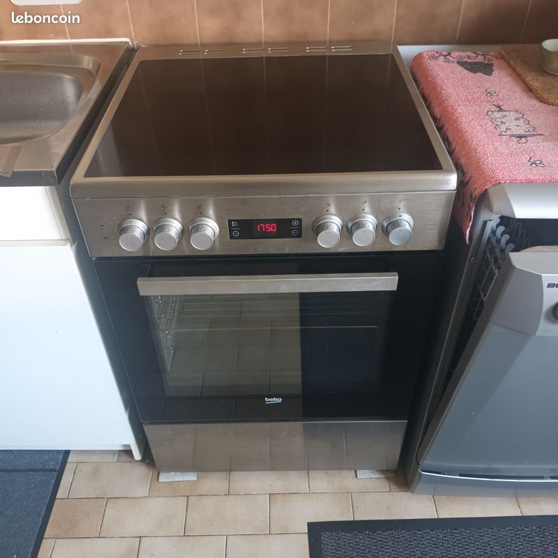Cuisinière vitrocéramique BEKO FSE67300XCS (image 1)