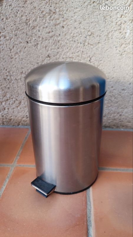 Poubelle salle de bain (image 1)