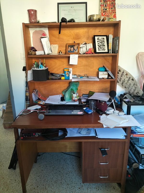 Bureau (image 1)