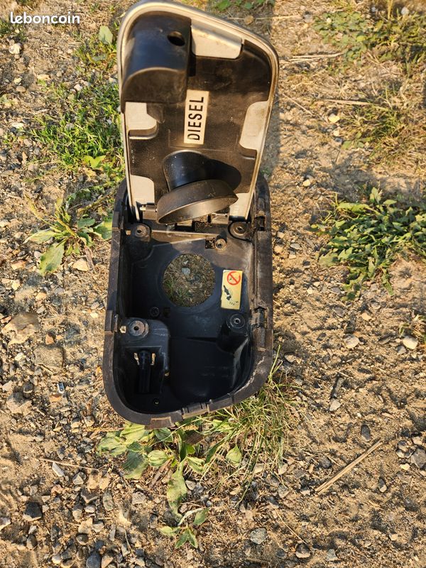 Trappe a carburant renault espace 4 06/2004 (image 2)