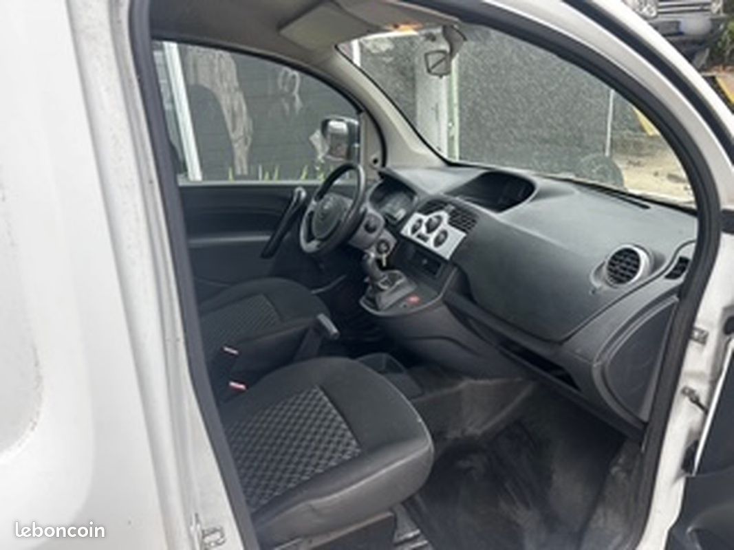 RENAULT Kangoo EXPRESS 1.5 DCI 75 STE GENERIQUE (image 19)