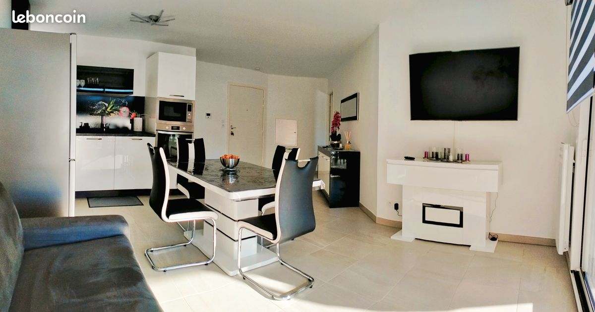 Particulier loue T2 * * * climatisé de 49m2 avec piscine proche plage et port (image 3)