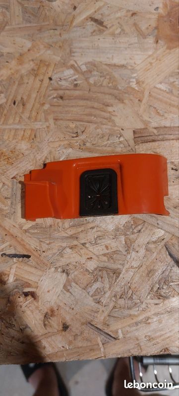 Cache carbu husqvarna 236 (image 1)