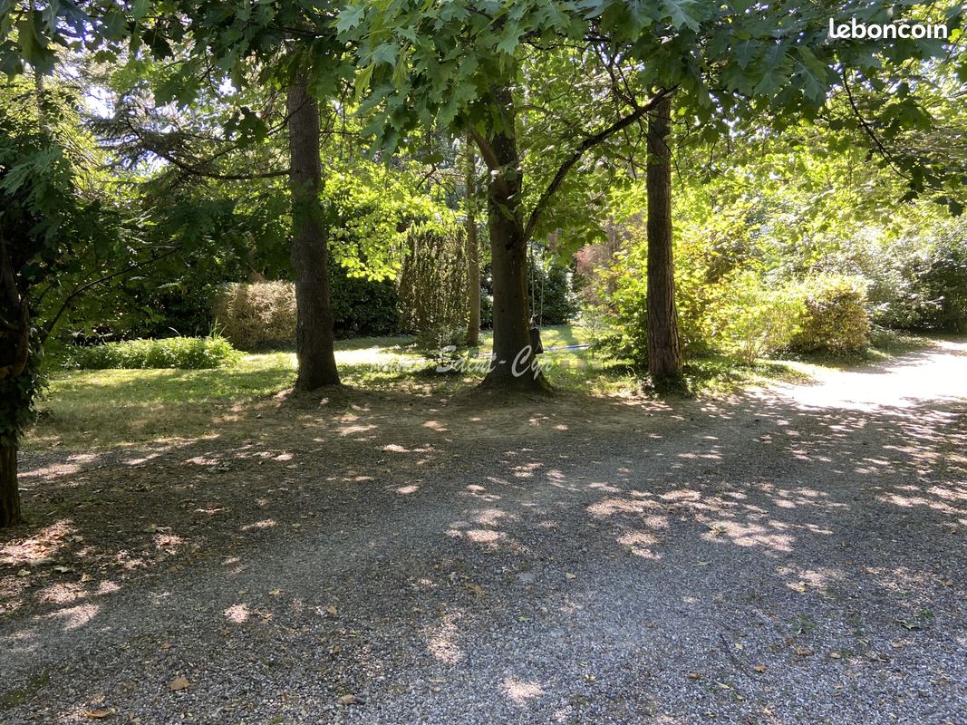 Terrain 2100 m² · à Lyon · 2 100 m² · 168 000 €
