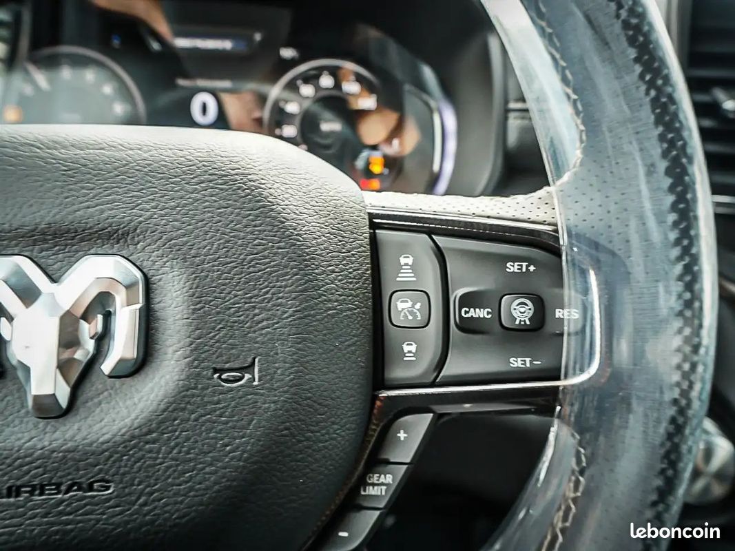 Dodge RAM 1500 Sport 5.7 HEMI V8 4x4 – Toit Pano – Forged Blue – NEUF 2026 - TVA (image 17)